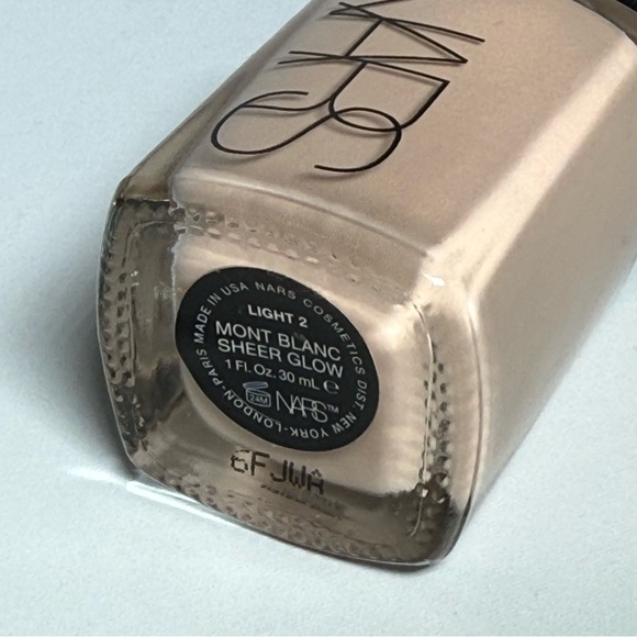 NARS Sheer Glow Foundation Shade Mont Blanc - Picture 3 of 5